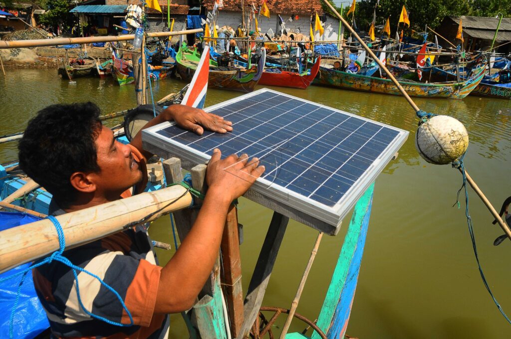 Solar-Powered Lamp for Fisherman
