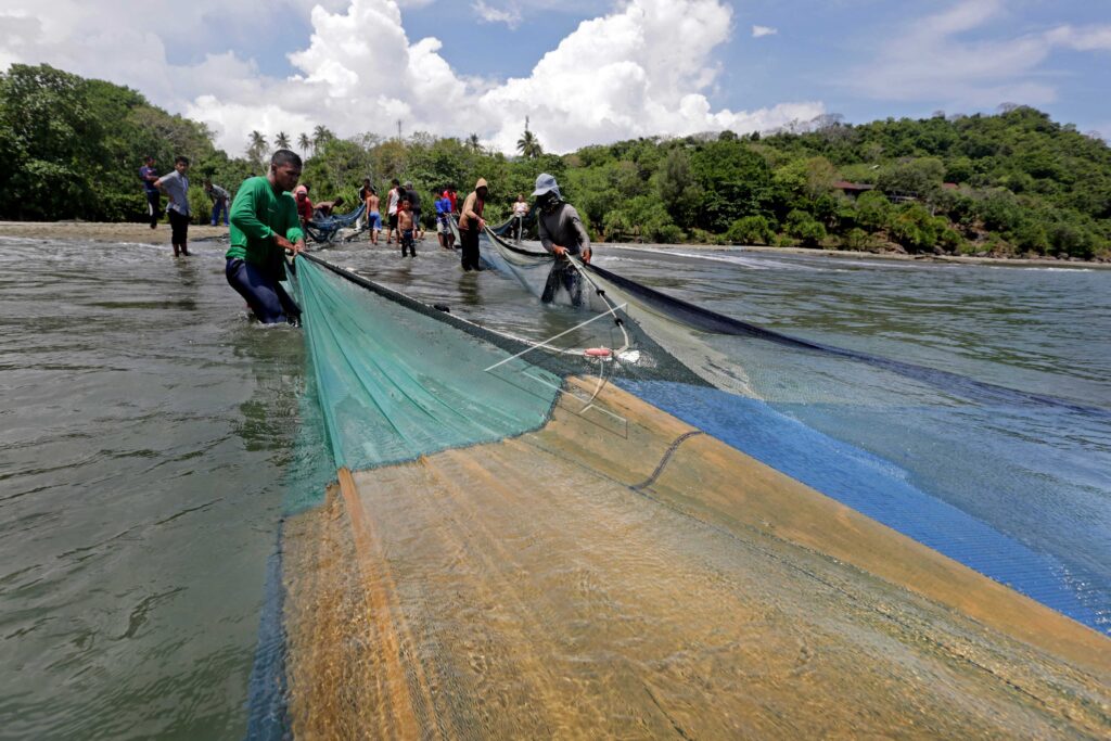 LAND TRAWLERS FISHERMEN IN ACEH