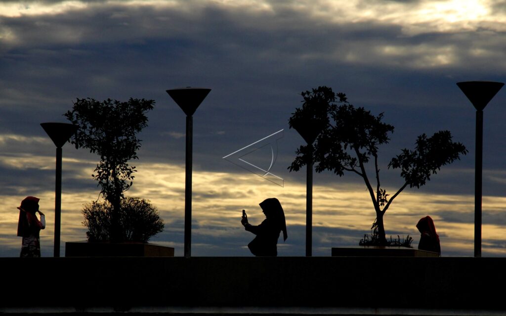 ‘NGABUBURIT’ AT AMIRUL MUKMININ FLOATING MASJID