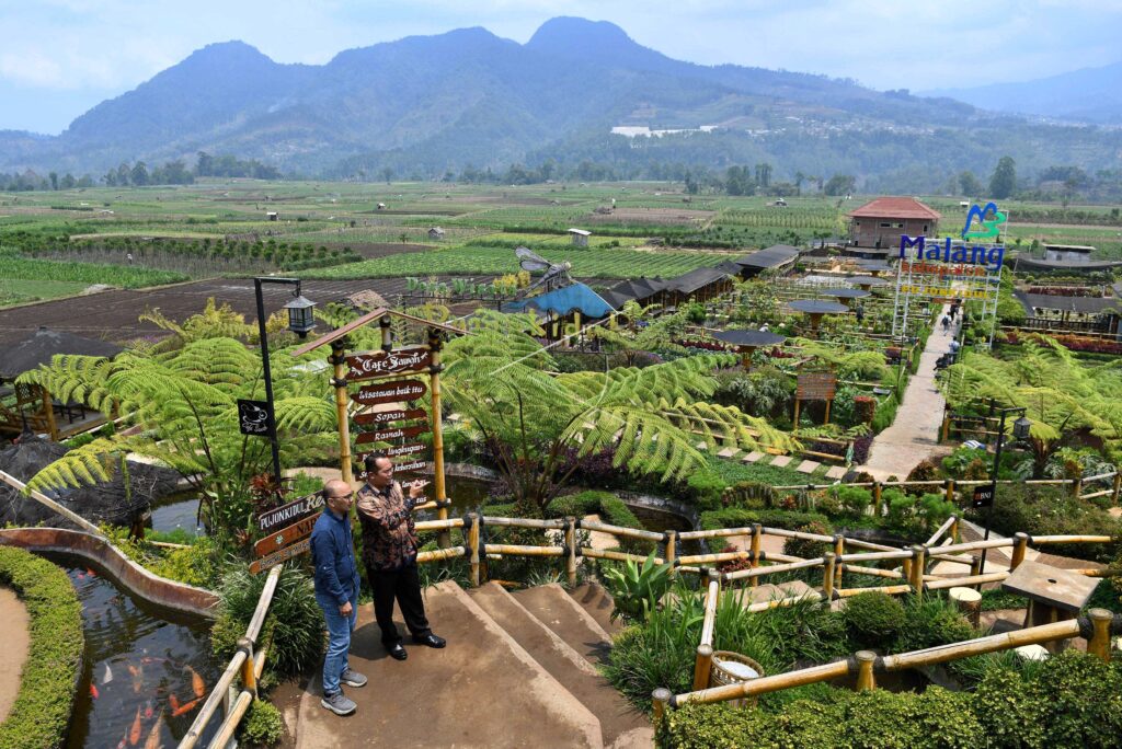 KAFE SAWAH PUJON