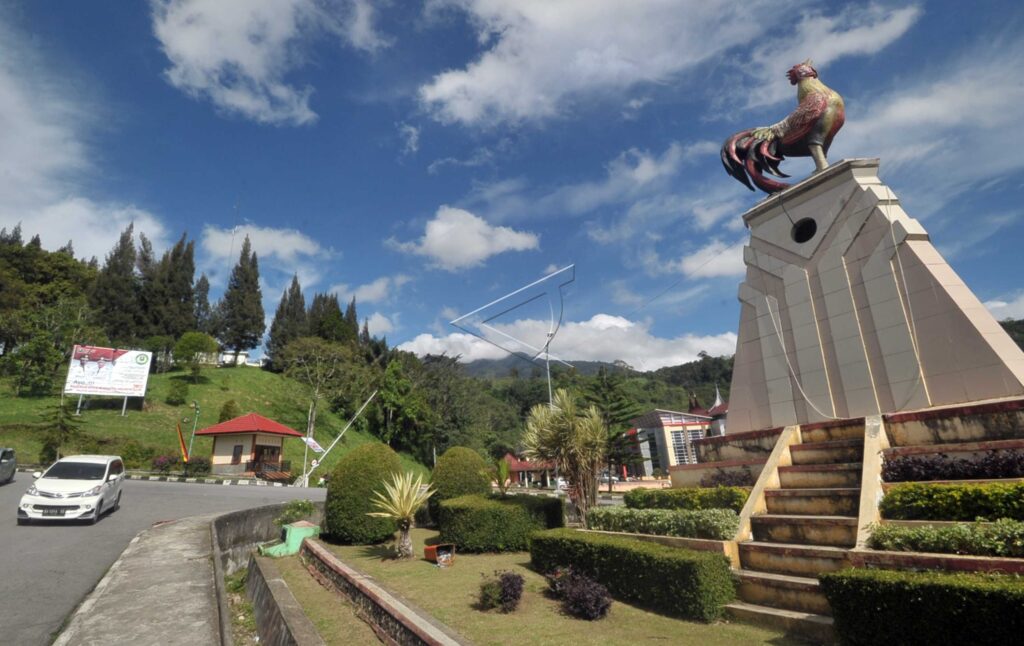 Monument of Ayam Kukuak Balenggek