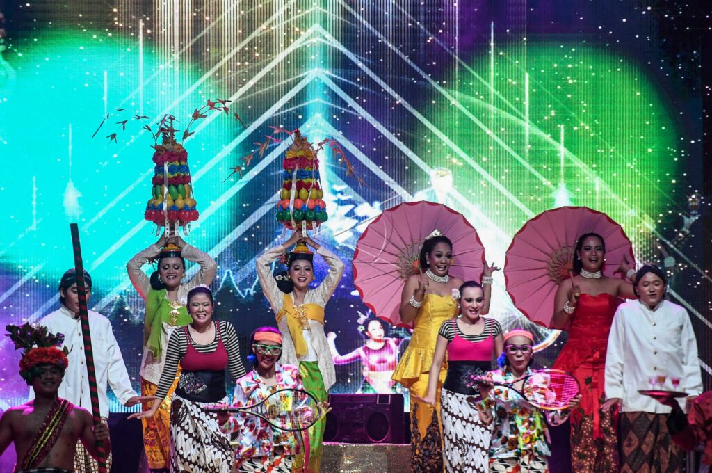 PAGELARAN HIP HIP HURA