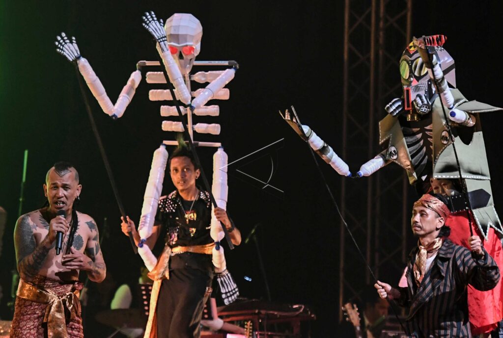 PAGELARAN HIP HIP HURA