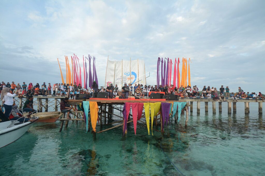 CHRIS BERRY PERFORMS IN TOGEAN FESTIVAL