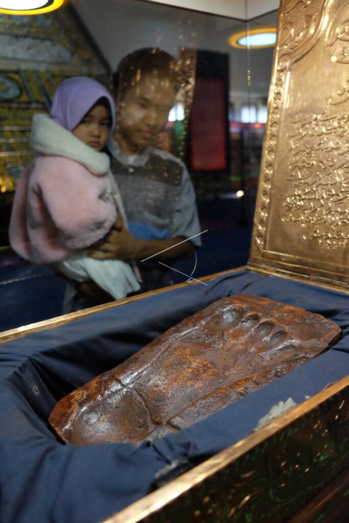 The Original Artifacts Exhibition of The Prophet and His Companions