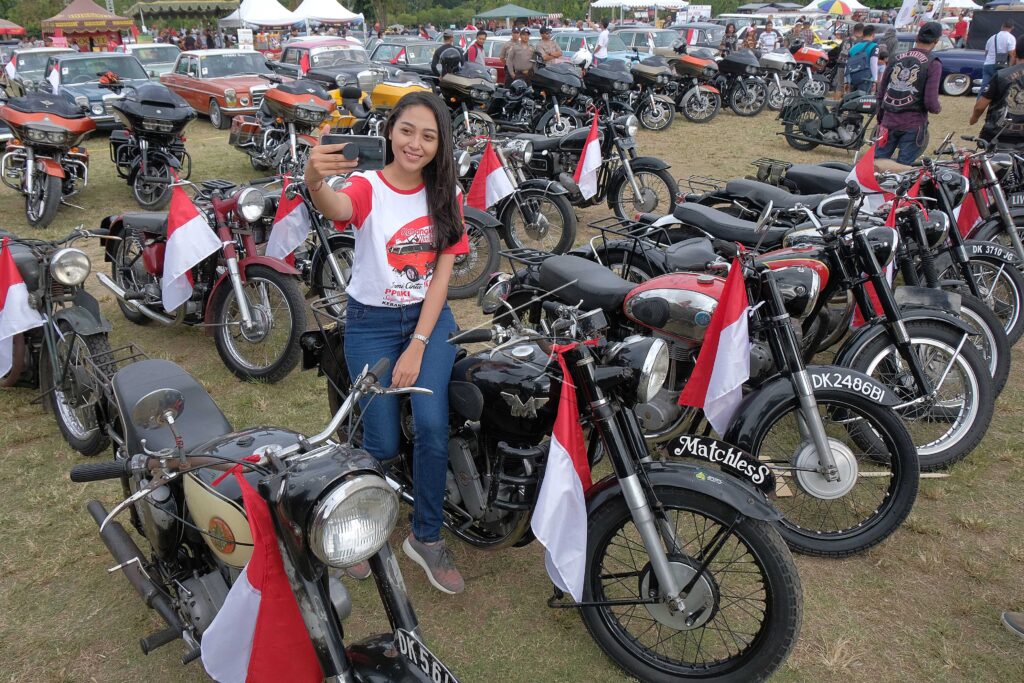 PAMERAN MOBIL DAN MOTOR KLASIK