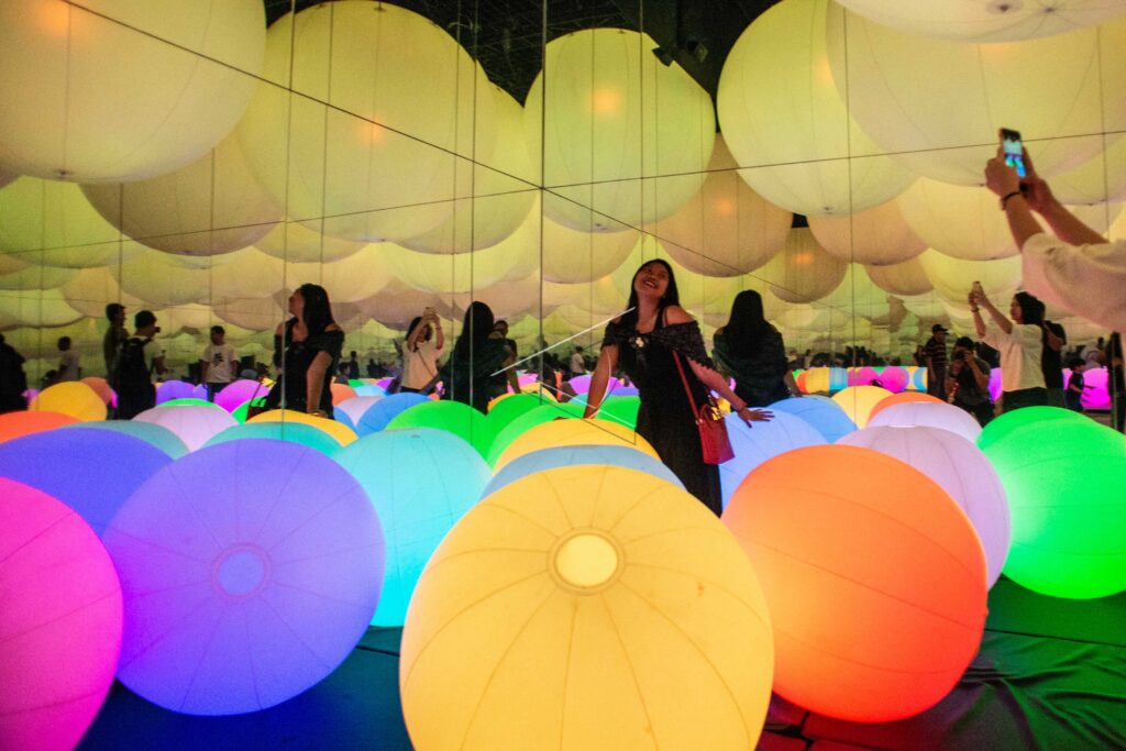 PAMERAN SENI INTERAKTIF TEAMLAB FUTURE PARK