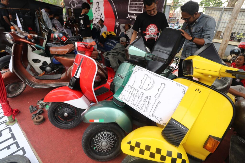 ANTIQUE VESPA EXHIBITION