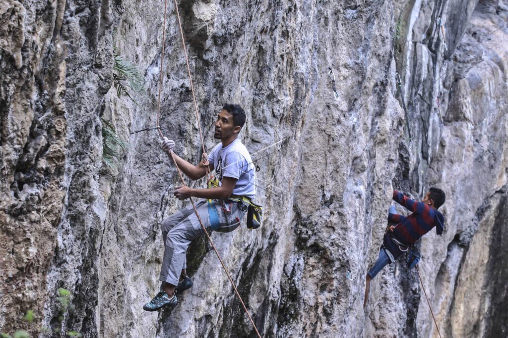ROCK CLIMBING ON CITATAH CLIFF