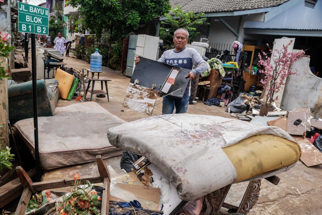 PASCABANJIR DI PERUMAHAN CILEDUG INDAH