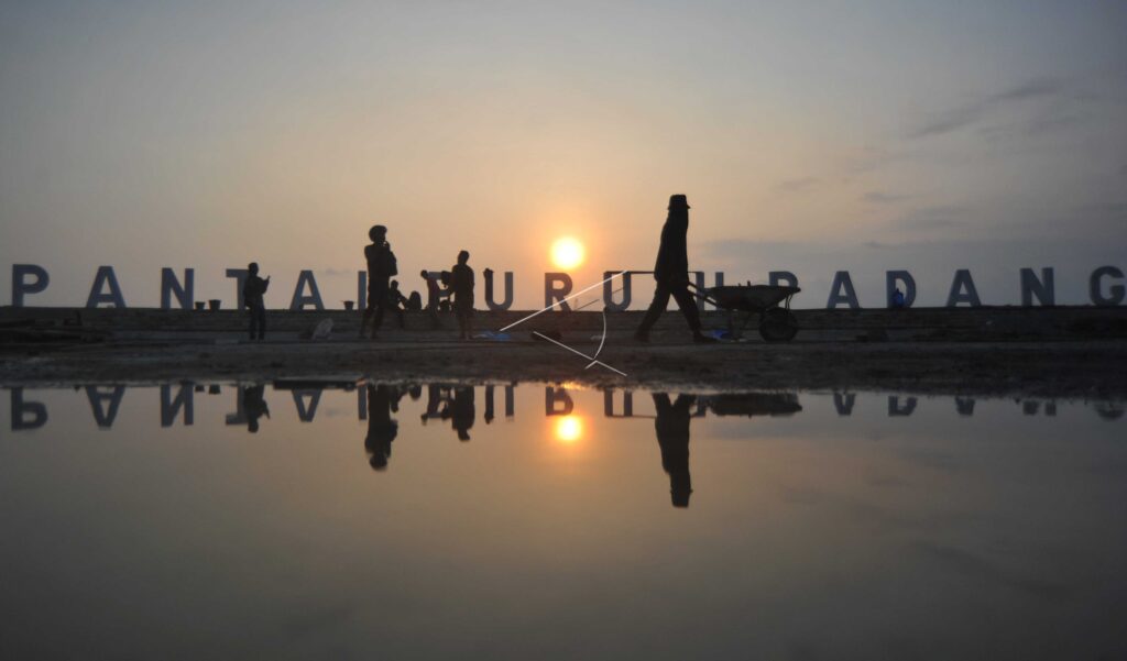 THE CONSTRUCTION OF PURUIH BEACH FACILITIES