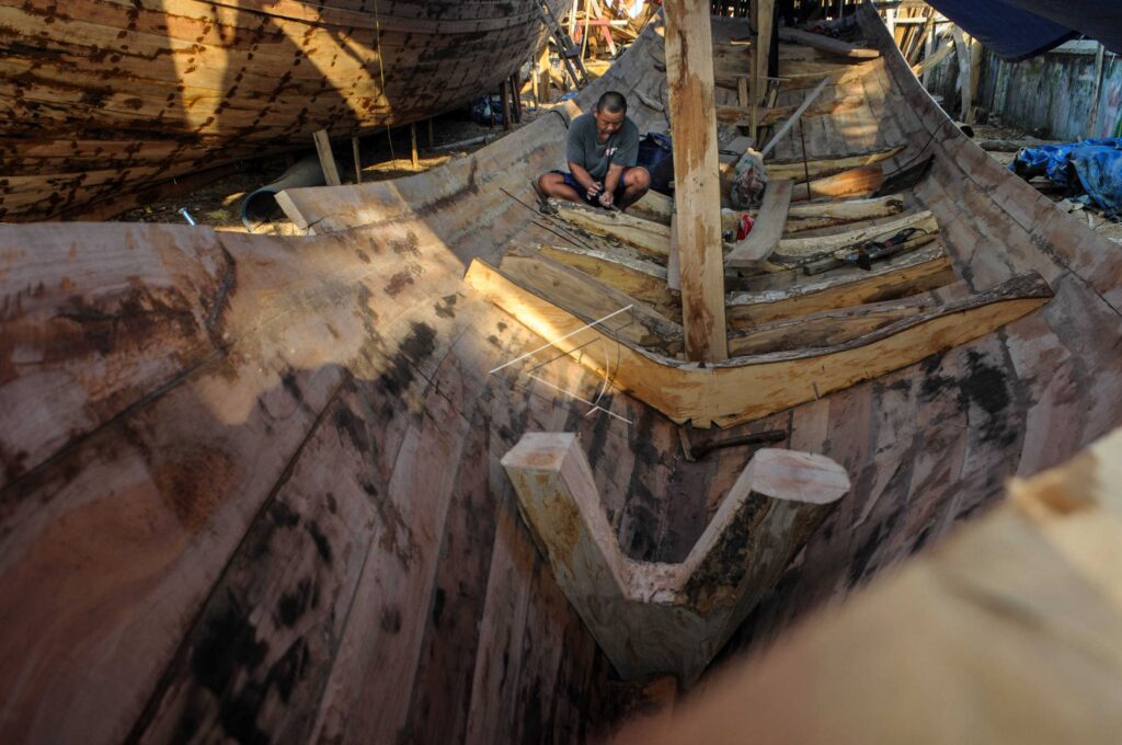 FISHING BOAT MAKING PROCESS IN ACEH