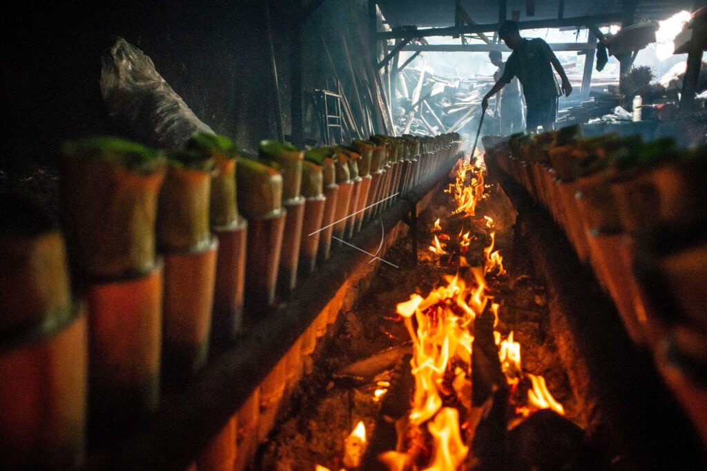 MAKING BAMBOO LEMANG