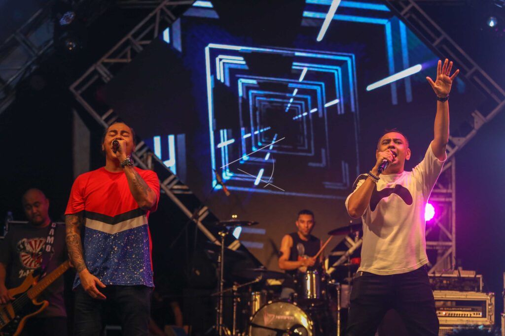 ELEMENT REUNION PERFORMANCE