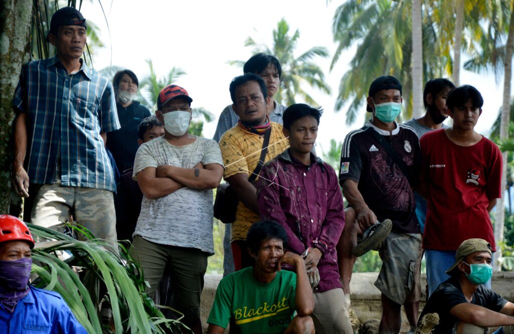 PENCARIAN KORBAN BANJIR BANDANG DI LUWU UTARA