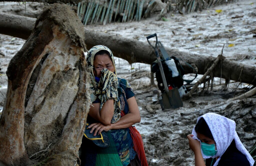 PENCARIAN KORBAN BANJIR BANDANG DI LUWU UTARA