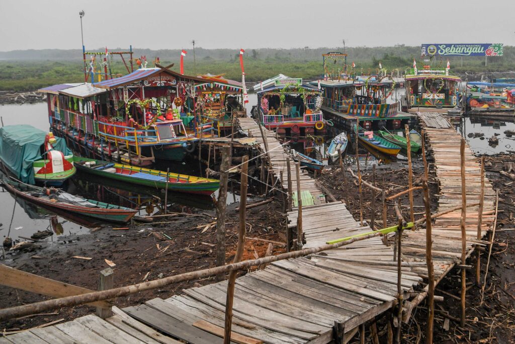 TOURIST BOATS DOCKED AT KERENG BANGKIRAI PIER