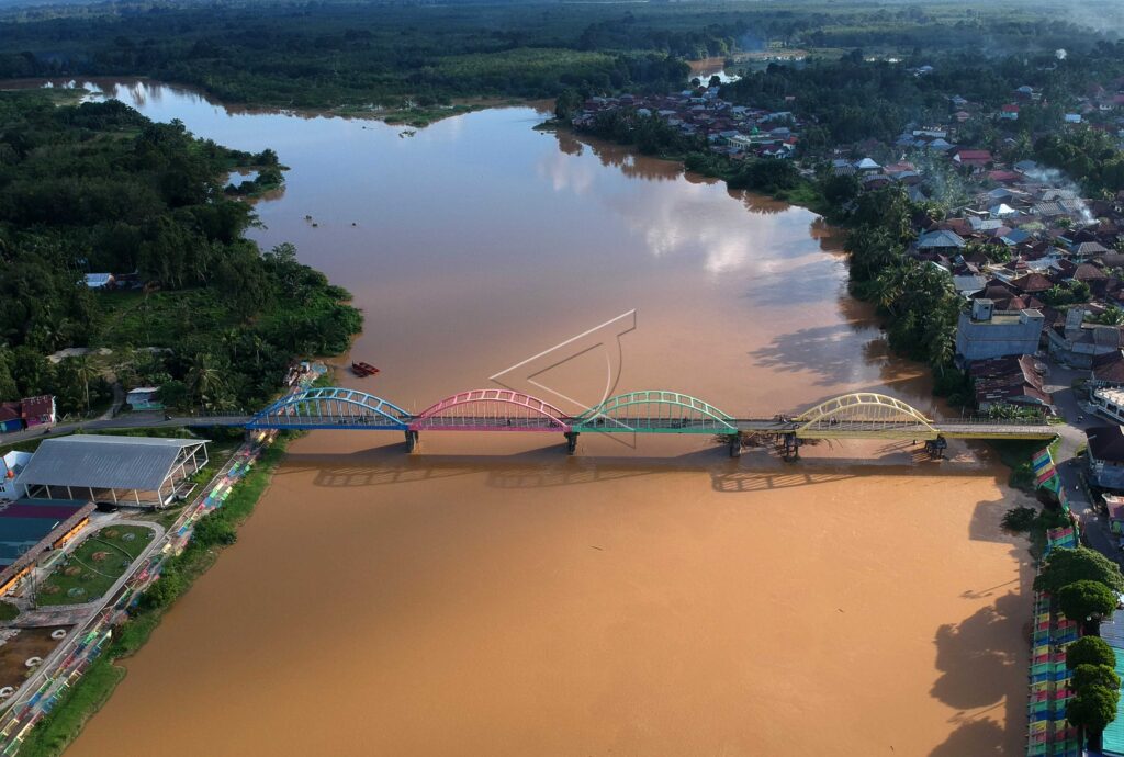 JEMBATAN BETRIX PENINGGALAN KOLONIAL BELANDA DI JAMBI