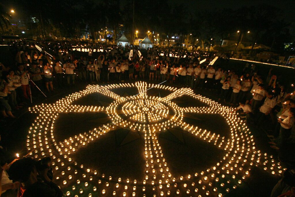 PENYALAAN 10 RIBU LILIN