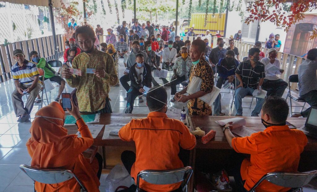 PENYALURAN BANTUAN SOSIAL TUNAI