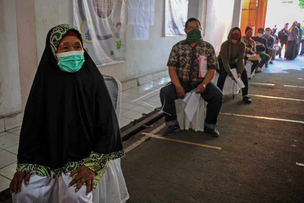 PENYALURAN BANTUAN SOSIAL TUNAI