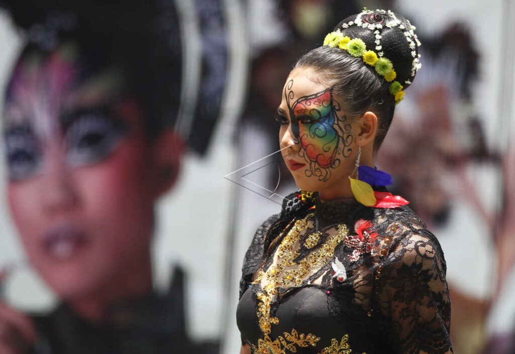 COLLABORATIVE CLOTHING SHOW