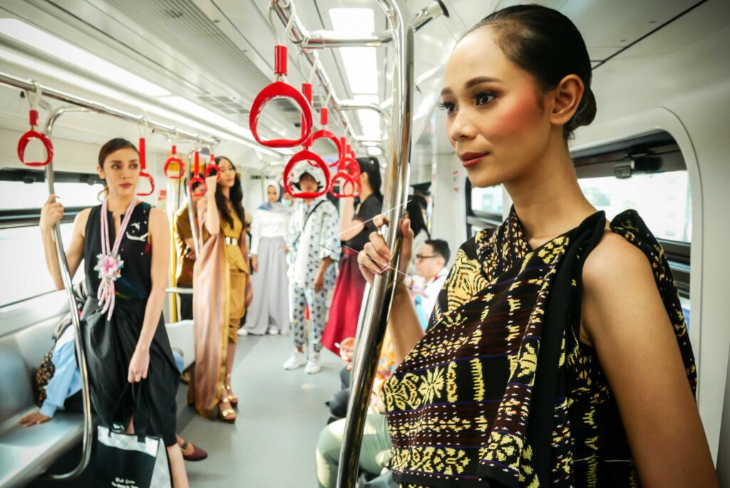 FASHION SHOW ON LRT