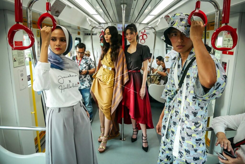 FASHION SHOW ON LRT