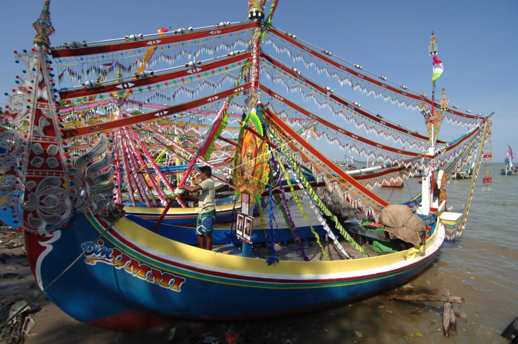 PETIK LAUT DECORATED BOATS