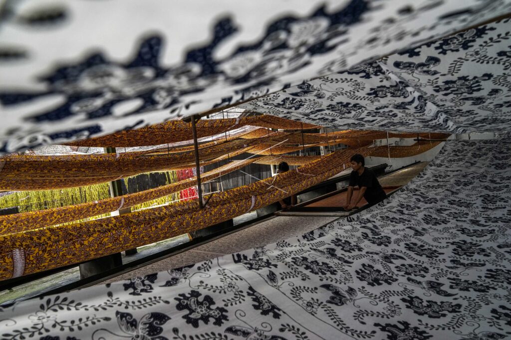 BATIK CRAFTS USING SCREEN PAINTING METHOD