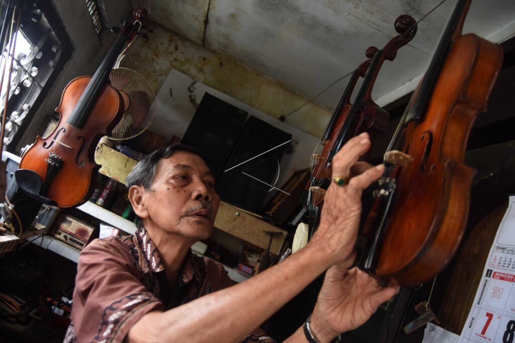 HOME VIOLA CRAFTSMAN