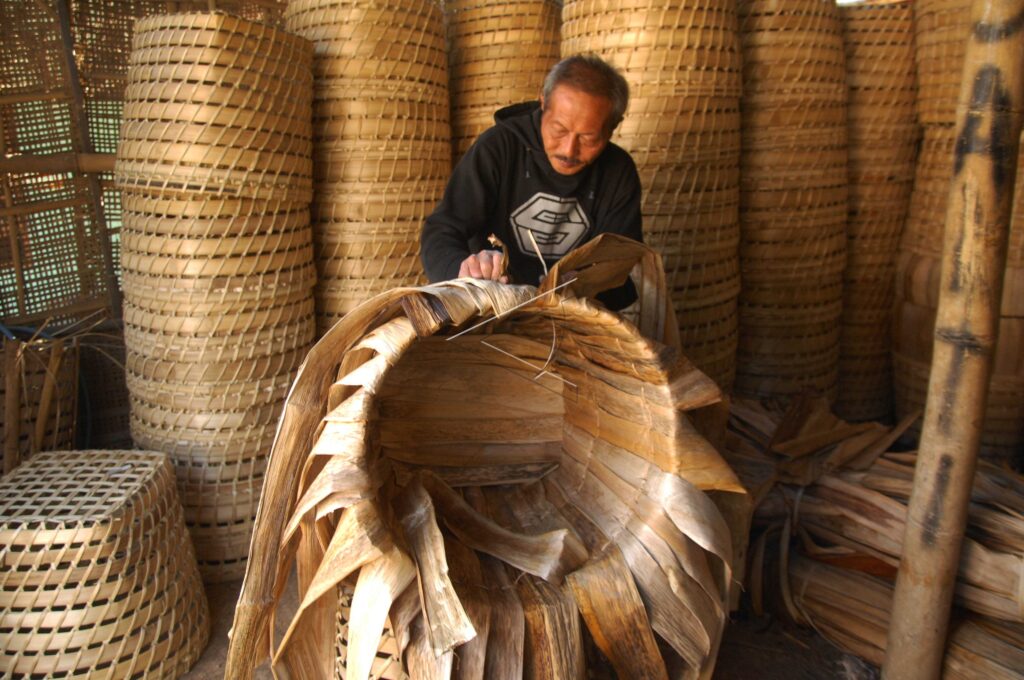 PERAJIN KERANJANG TEMBAKAU