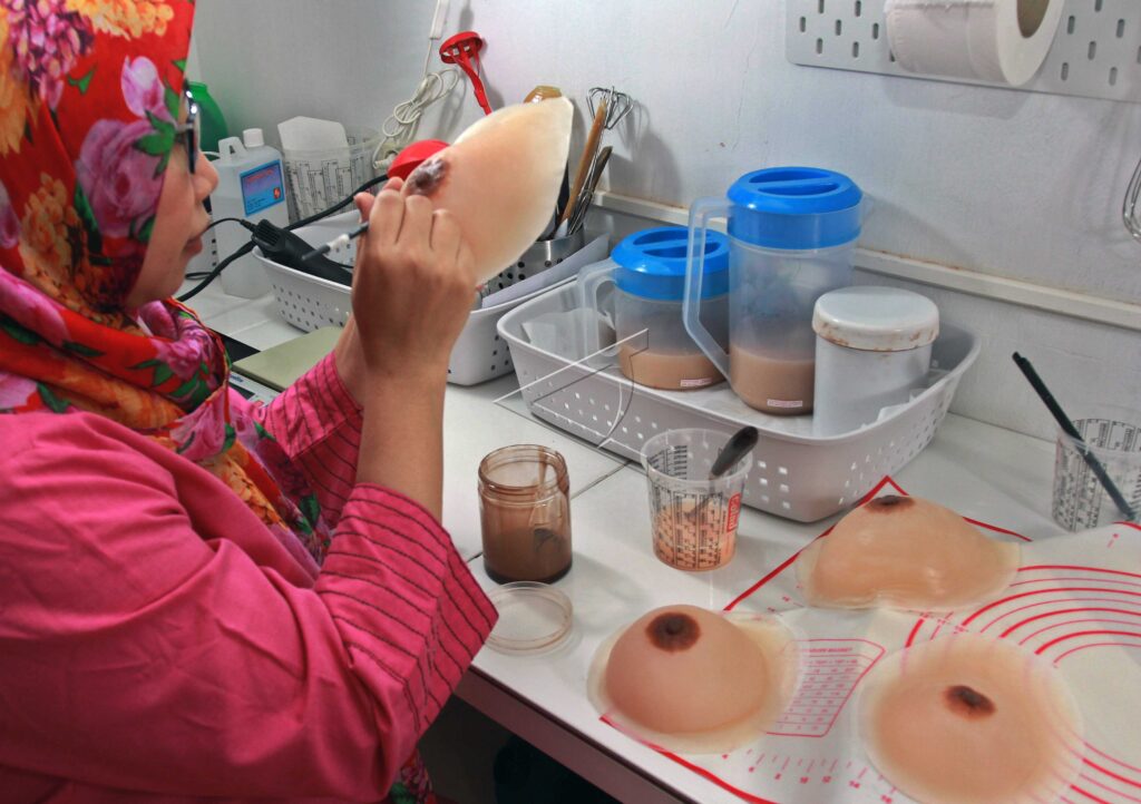 PROSTHETIC BREAST MANAGER FOR BREAST CANCER SURVIVOR