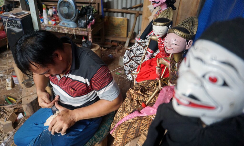 WAYANG GOLEK BATANG CRAFTER