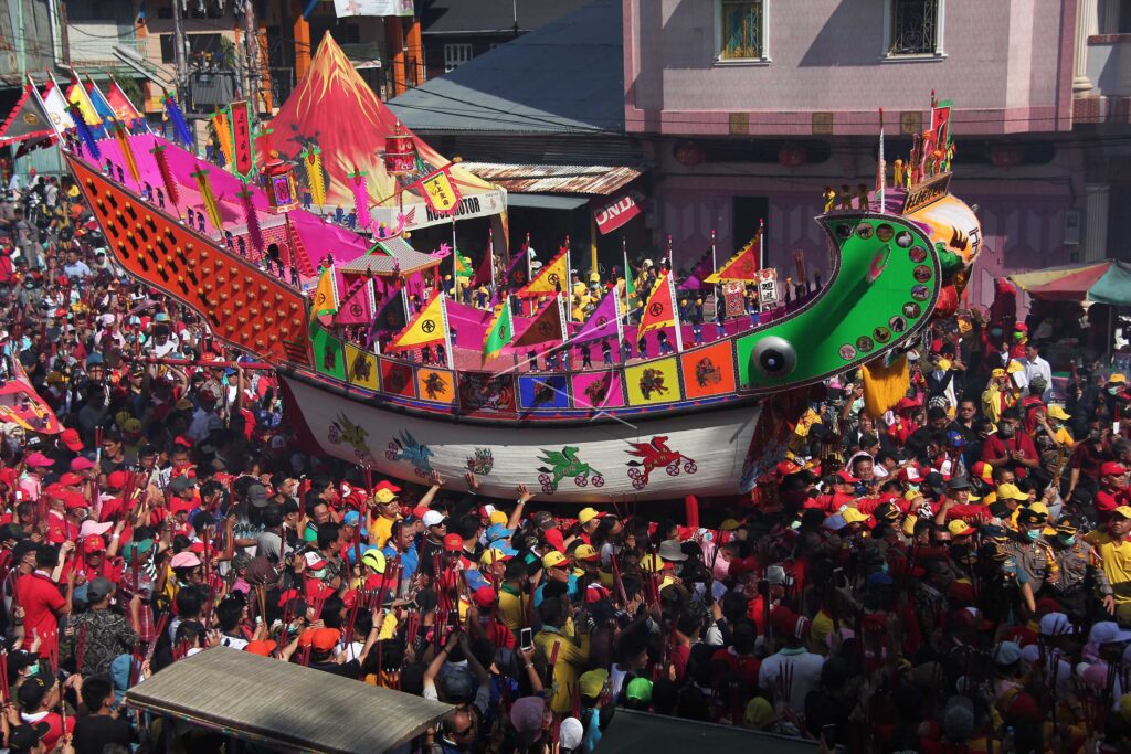 BAKAR TONGKANG (BURNING THE BARGE) RITUAL IN BAGANSIAPI-SIAPI