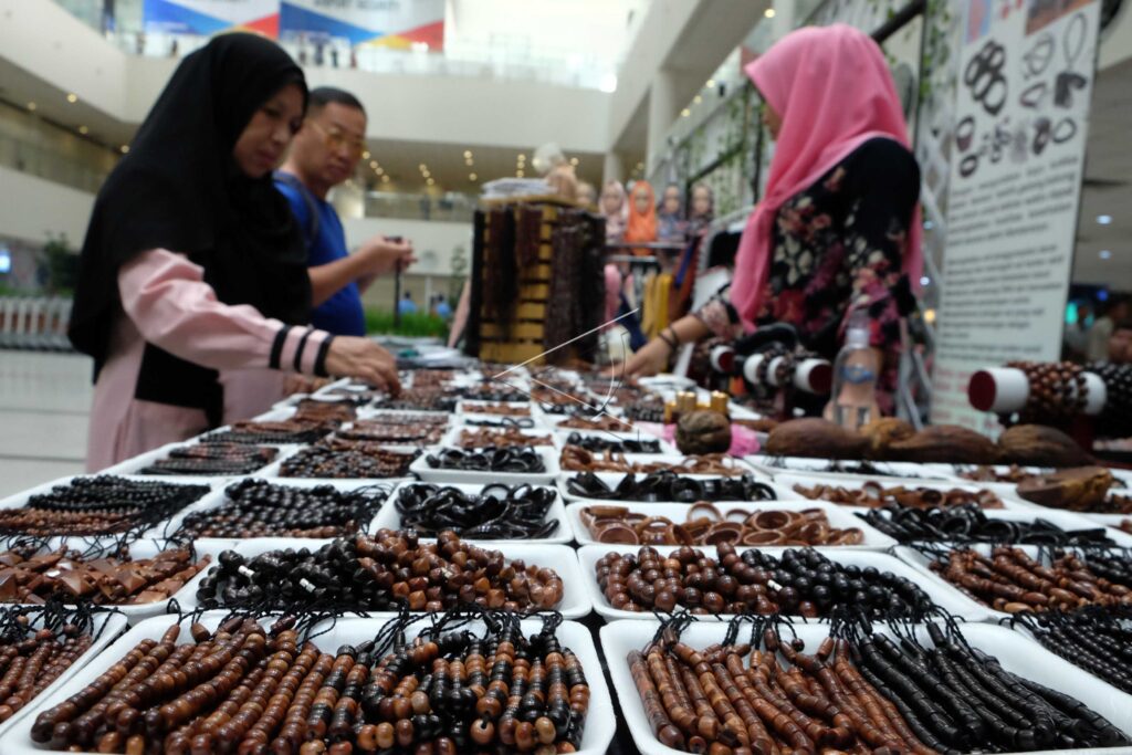 KNICK KNACKS MADE OF KOKKA FRUIT