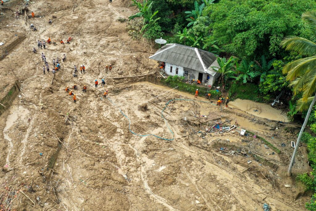 PERPANJANGAN MASA PENCARIAN KORBAN TANAH LONGSOR