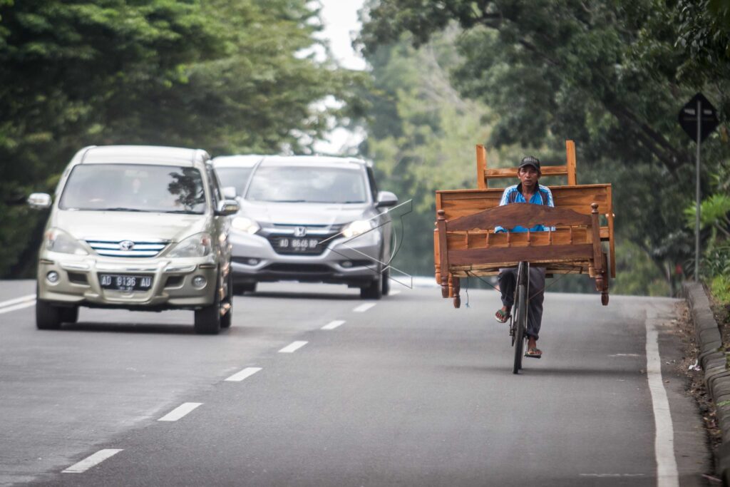 FURNITURE CRAFTS DEALER