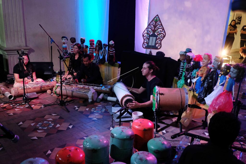 PERTUNJUKAN WAYANG SAMPAH