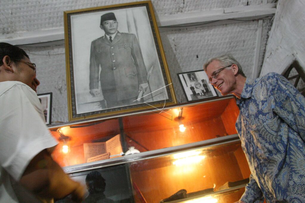 British Historian Visits Ndalem Pojok