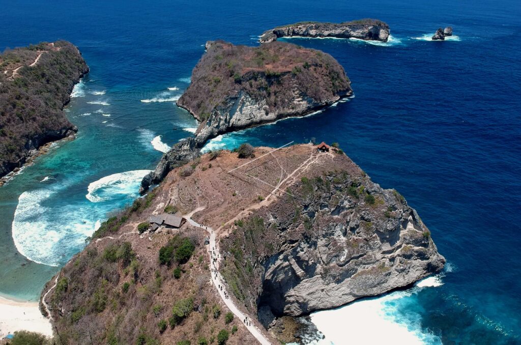 DIAMOND BEACH IN NUSA PENIDA