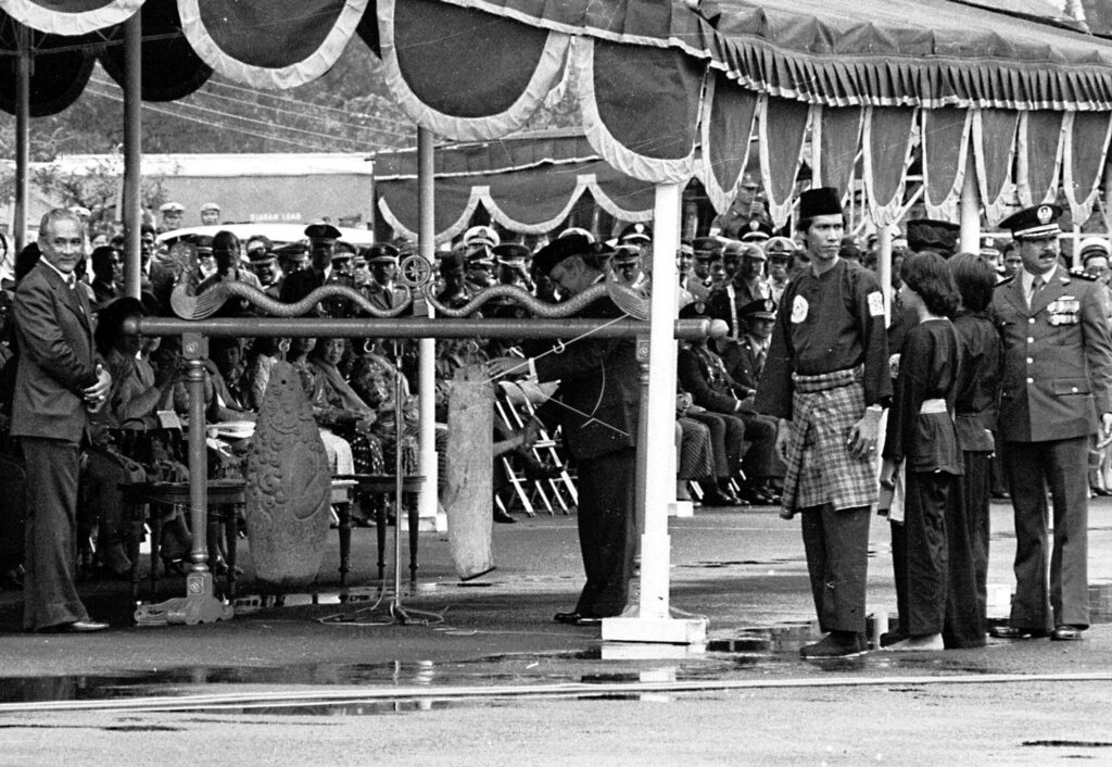PRESIDENT SOEHARTO ATTENDS ABRI’S 34TH ANNIVERSARY CELEBRATION