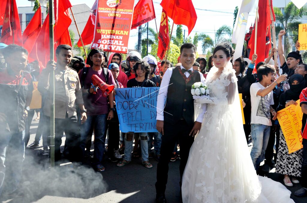 PREWEDDING PHOTOS DURING DEMO