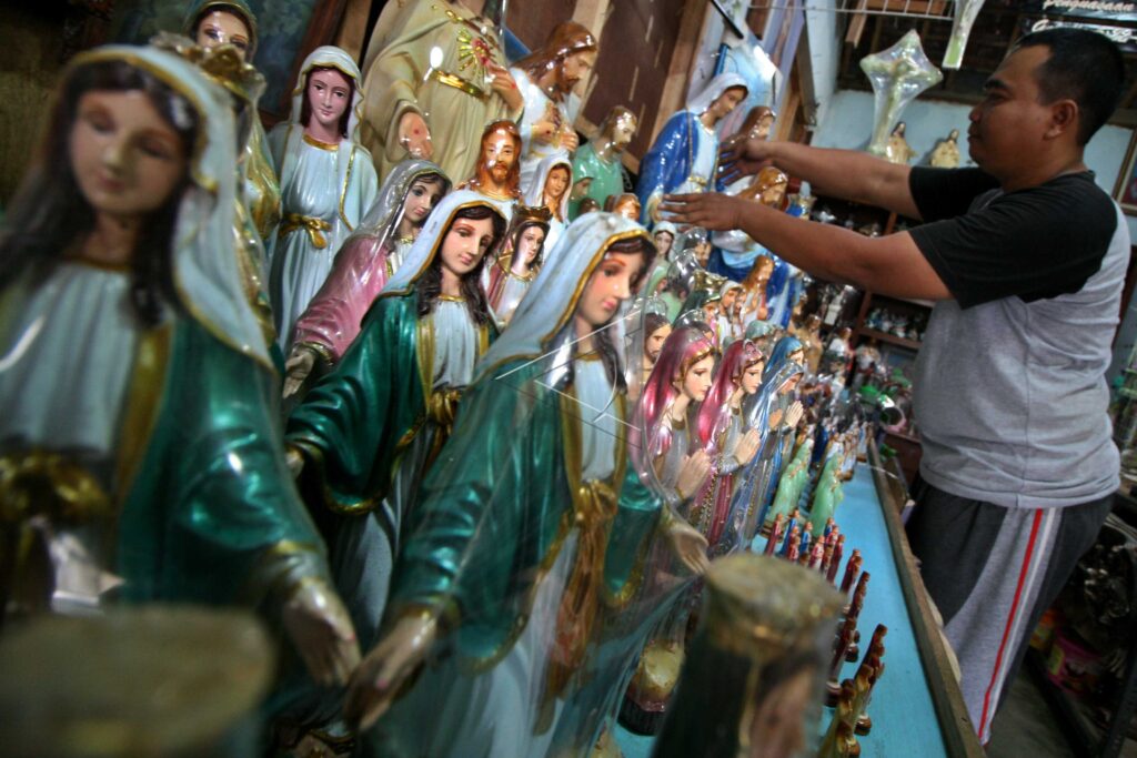 CHRISTMAS DECORATION CRAFTS