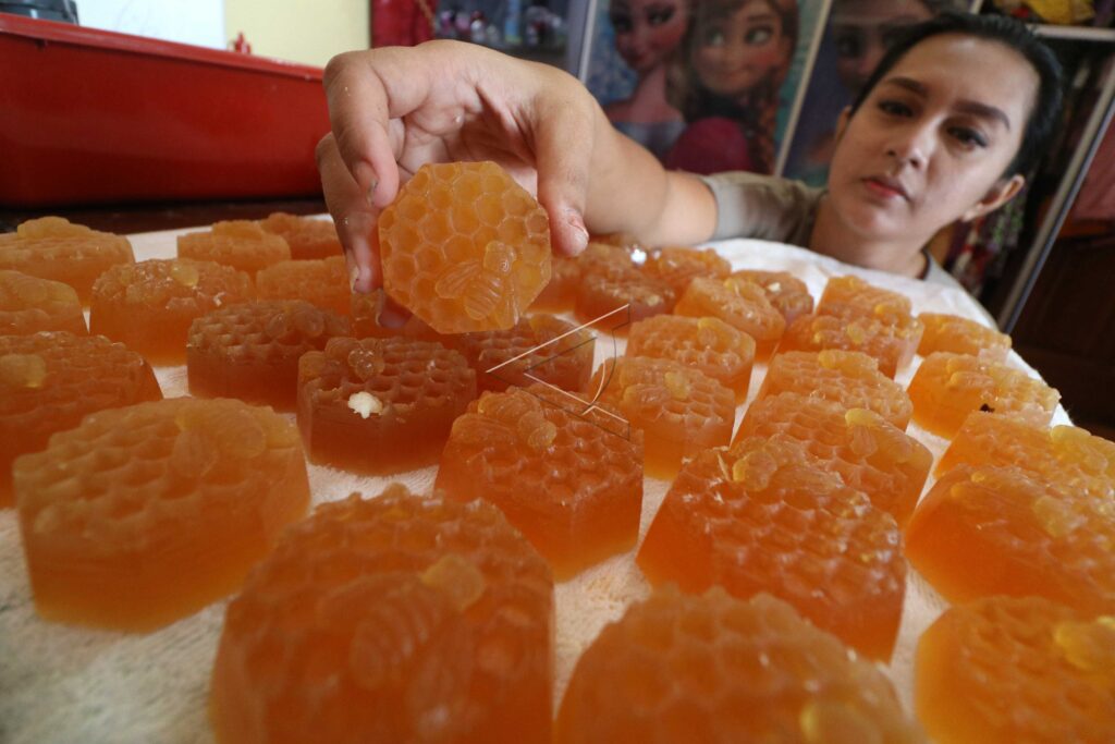 HONEY BATH SOAP PRODUCITON