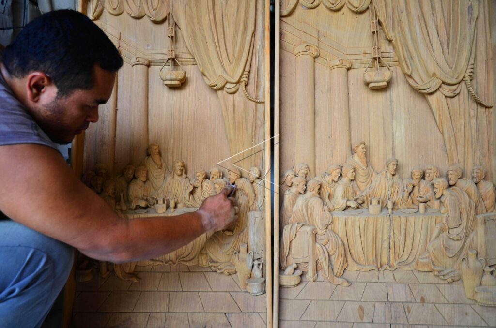 CHRISTMAS SYMBOLIC CARVING PRODUCTION