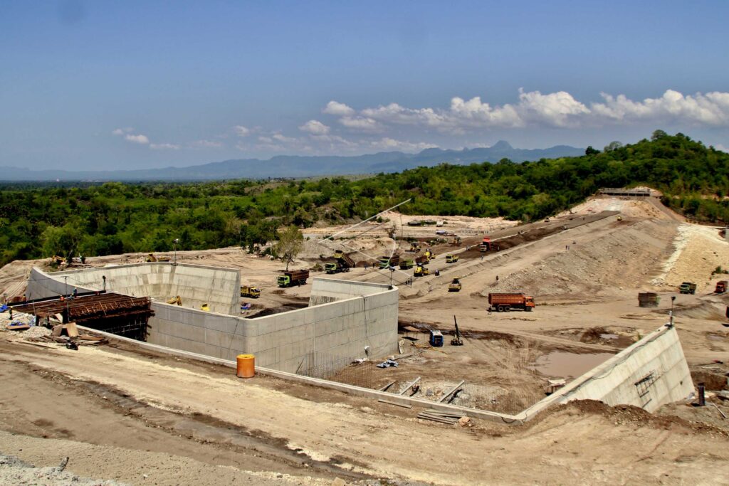 The Construction of Raknamo Dam