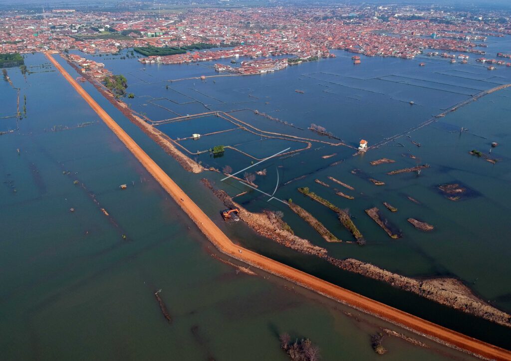 PROGRESS OF CONSTRUCTION OF TIDAL DIKE IN NORTHERN PEKALONGAN
