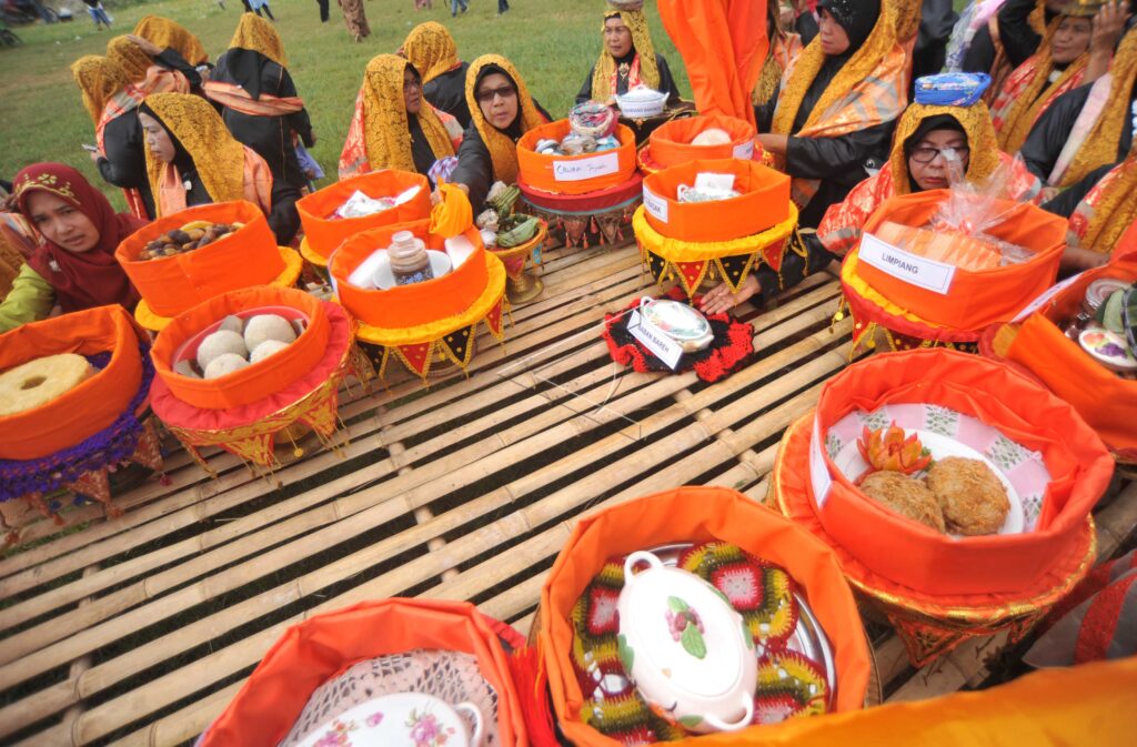 PROSESI ADAT FESTIVAL SARIBU RUMAH GADANG