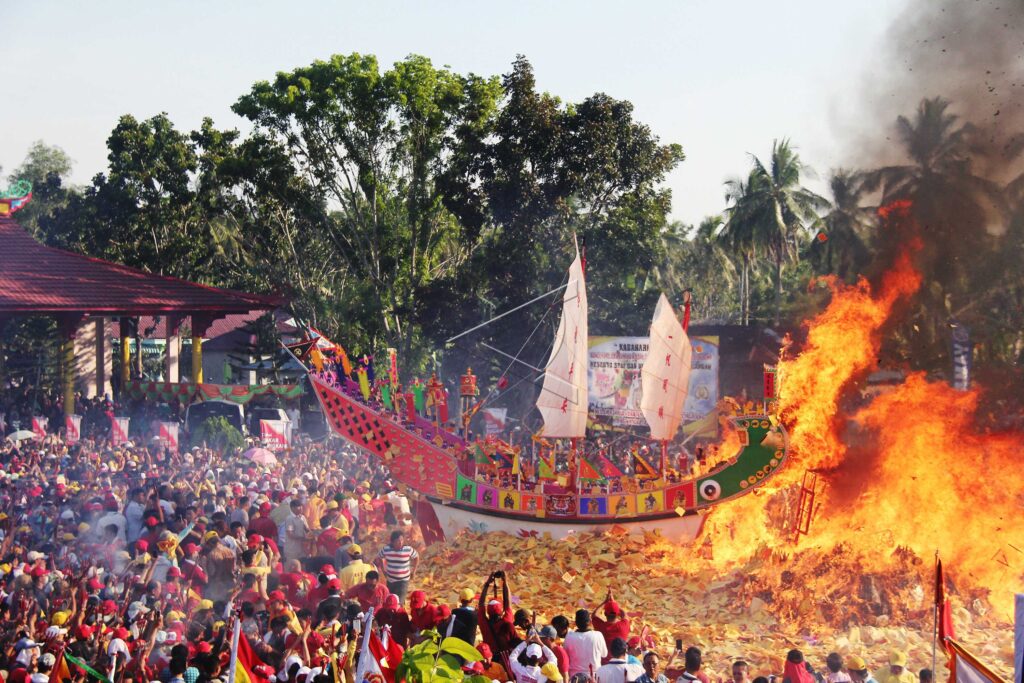 BAKAR TONGKANG RITUAL
